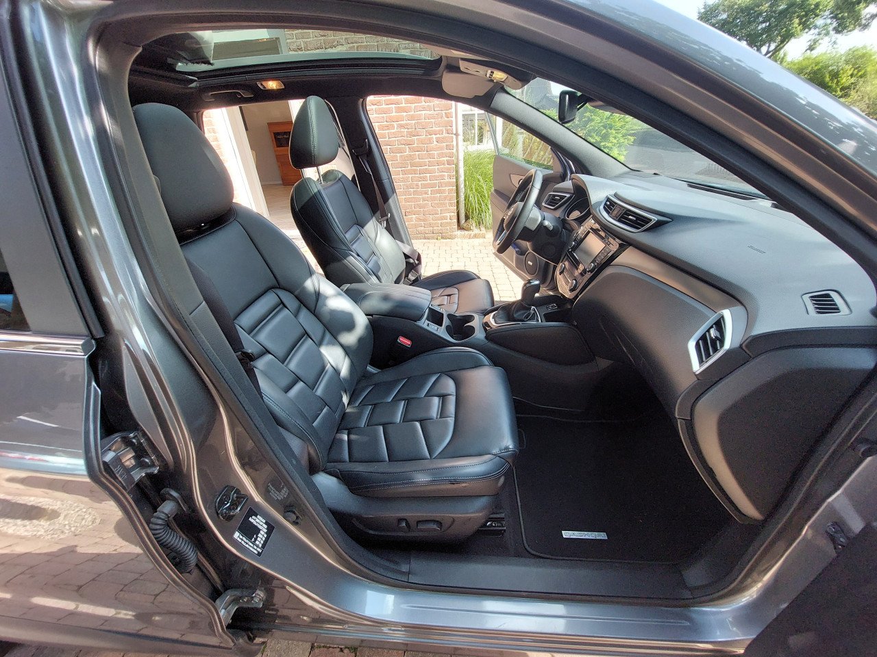 Nissan Qashqai DIG-T 115 Tekna+ Automaat, grijs, leren bekleding, 60.000 km