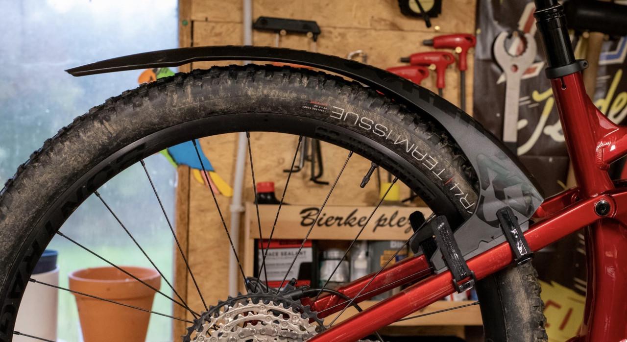 Opzet spatbord Mudrocker voor fully 29 inch mountainbike