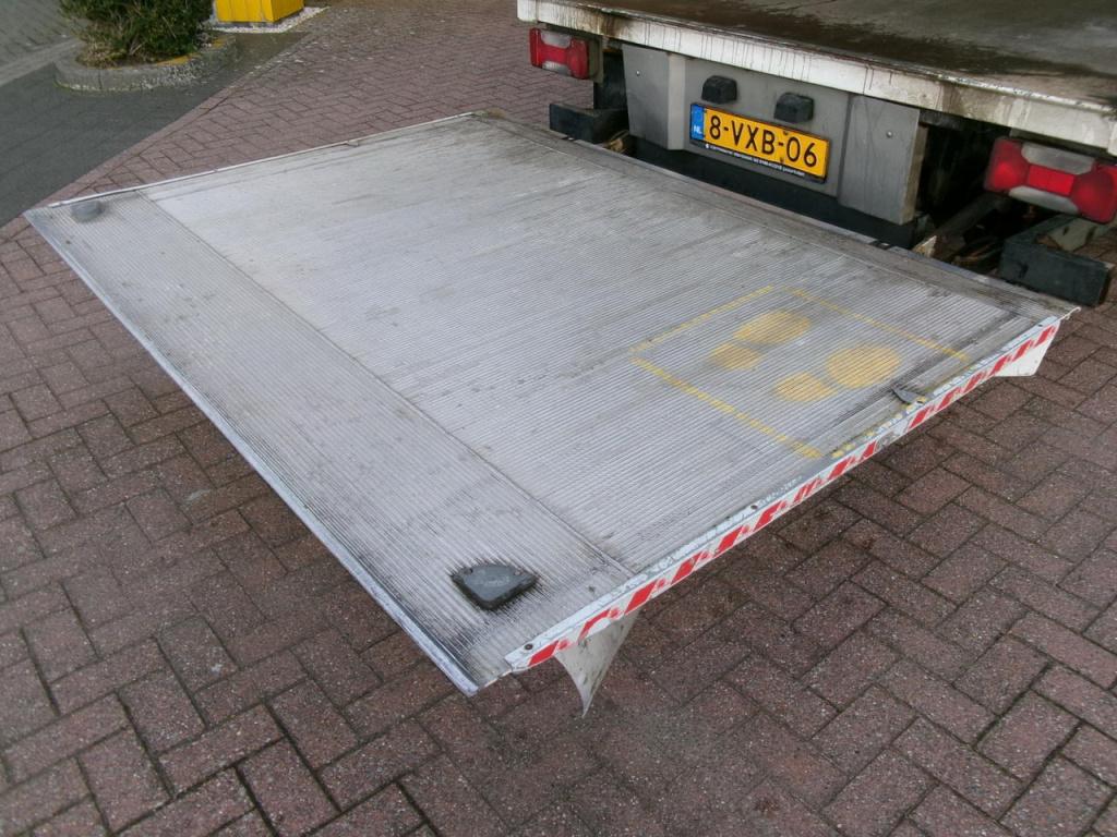 Iveco Daily 35c13 3-zits bakwagen + laadklep euro-5