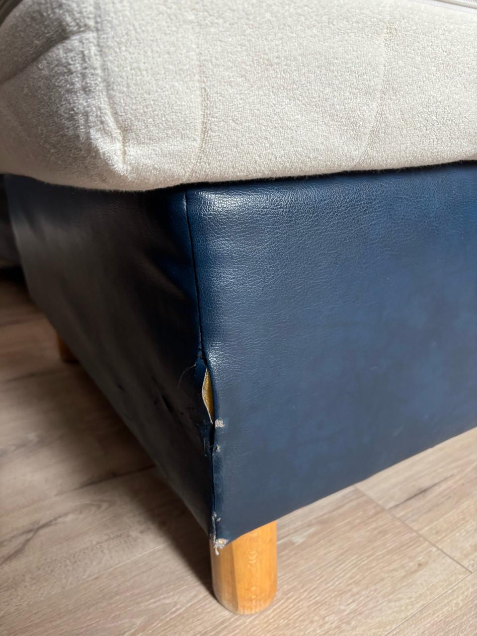 Boxspring B 0.80 x L 200 x H 0.57 Kleur boxspring donkerblauw.