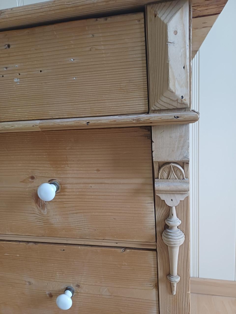 Antieke GRENEN LADEKAST met 4 laden met veel opbergruimte !