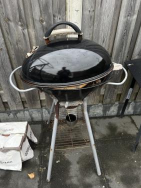 Houtskool BBQ van Campingaz zeer stevig en zwaar kwalieit