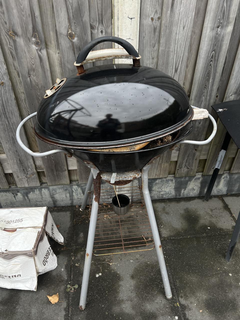 Houtskool BBQ van Campingaz zeer stevig en zwaar kwalieit