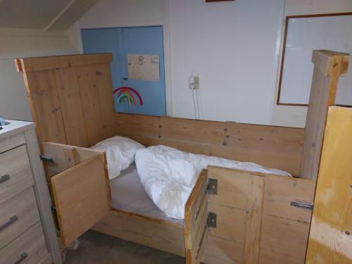 Kajuitbed, kinderbed.