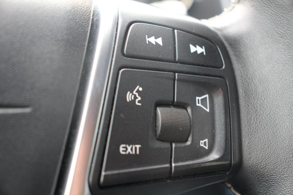 Volvo V40 1.5 t2 r-design automaat - leder/alcantara - led - navi - pdc + c