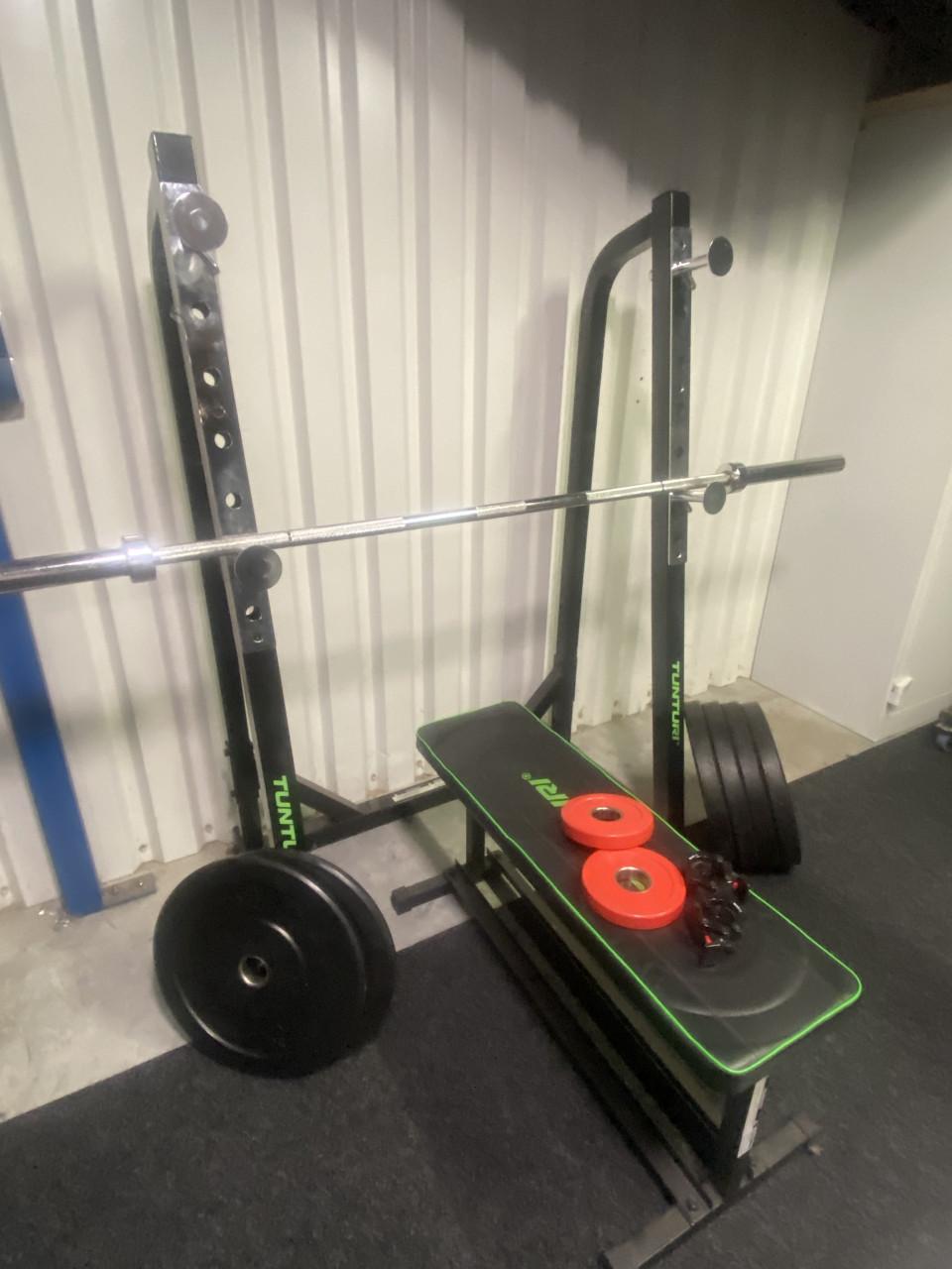 Compleet SQUAT-RACK met bar/plates en bankje