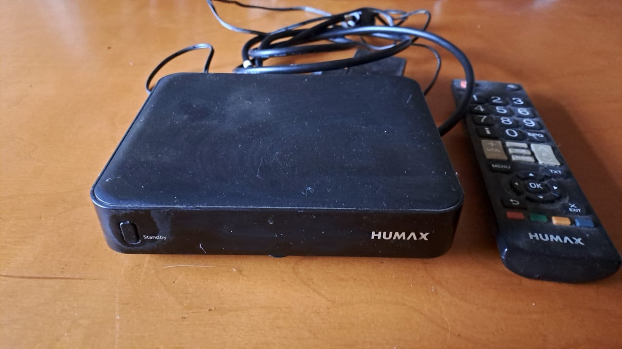 Humax kastje met afstand bediening