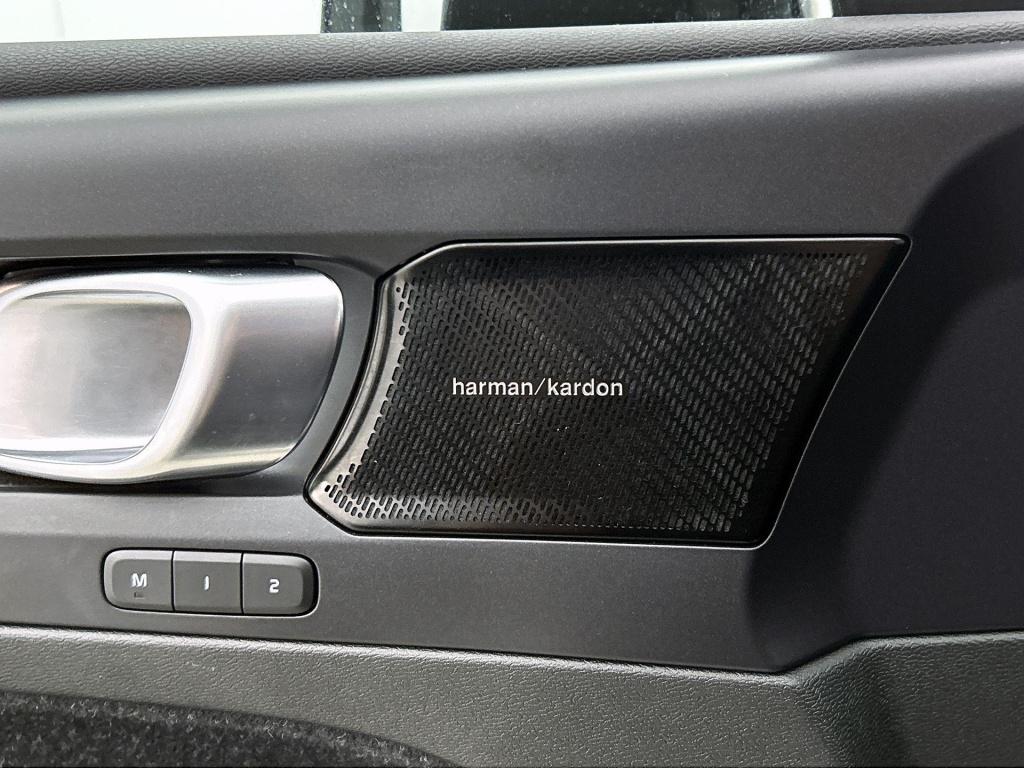 Volvo XC40 recharge p8 awd r-design | panoramadak | trekhaak | harman kardo