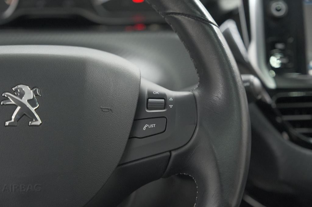 Peugeot 208 puretech 100 eat6 allure | panoramadak | camera | navigatie