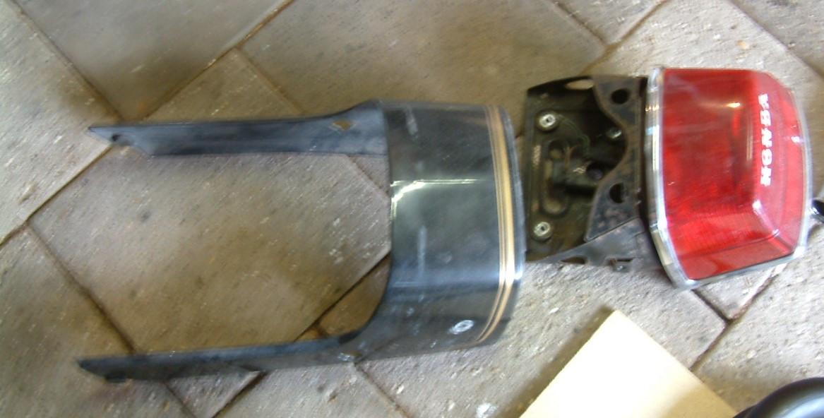 Tellerset cb  achterspatbord met knipper bollen en achterlicht  nieuw zadel
