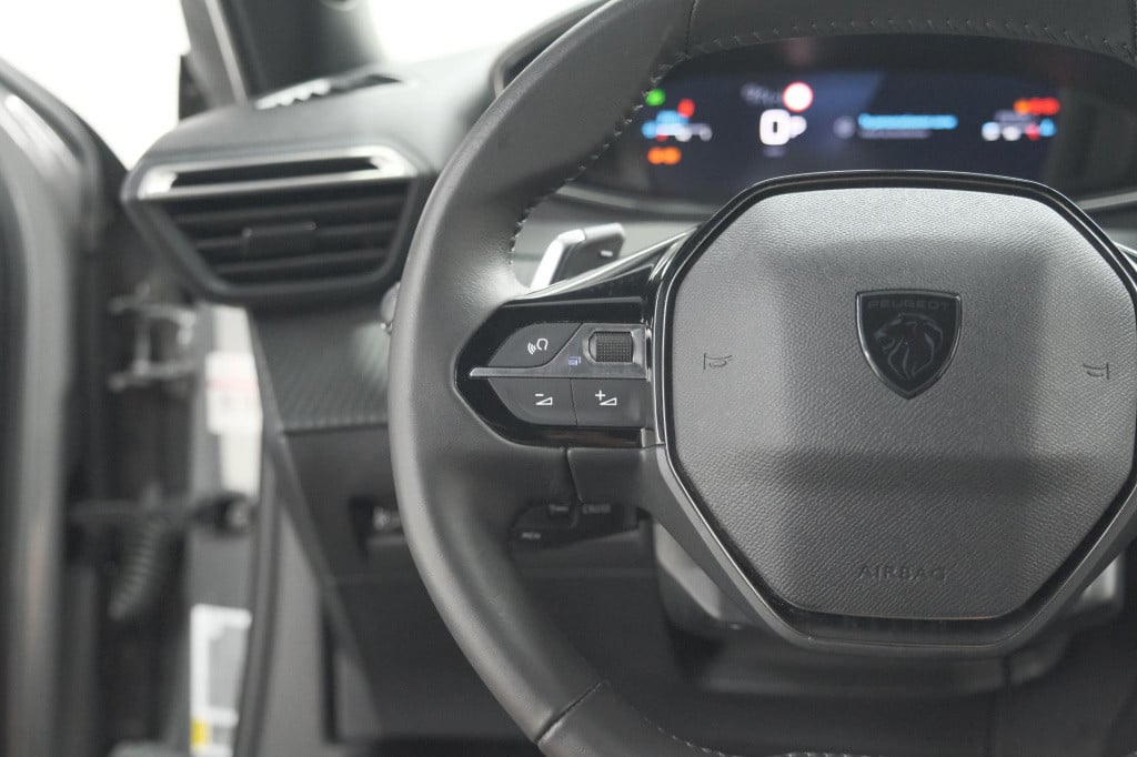 Peugeot 2008 puretech 130 eat8 allure | 360 camera | adaptieve cruise contr