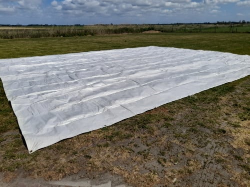 Afdekzeil  circa 7 x 9 meter  (in goede staat )