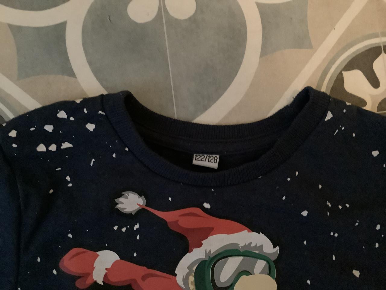 Kerst truien maat 122/128, valt als 116/122, samen € 3,00