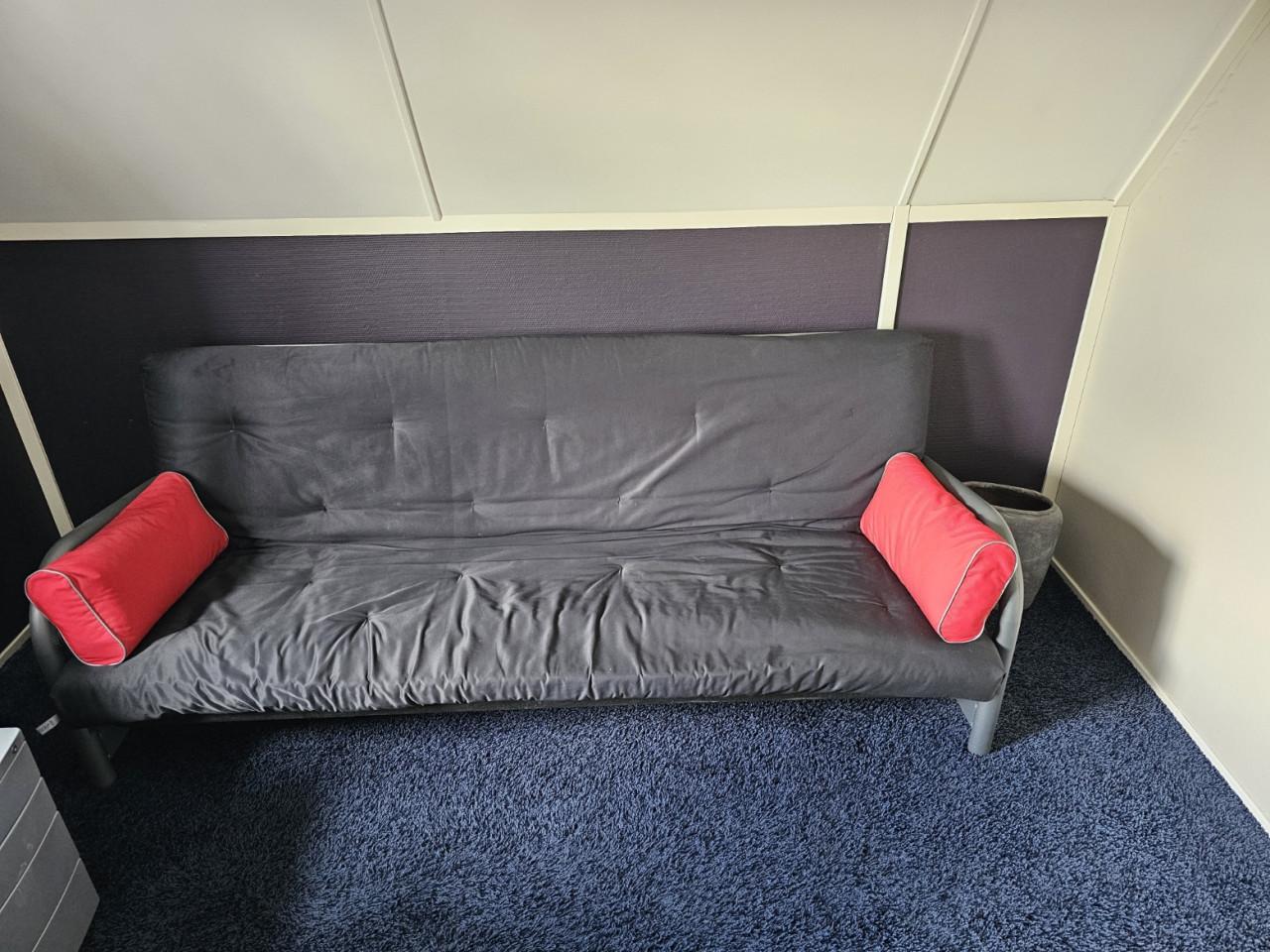 Slaapbank 140x200 in bedstand