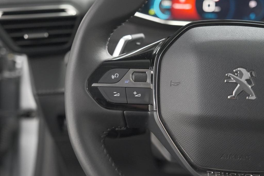 Peugeot 208 puretech 100 eat8 allure pack | camera | navigatie | apple carp
