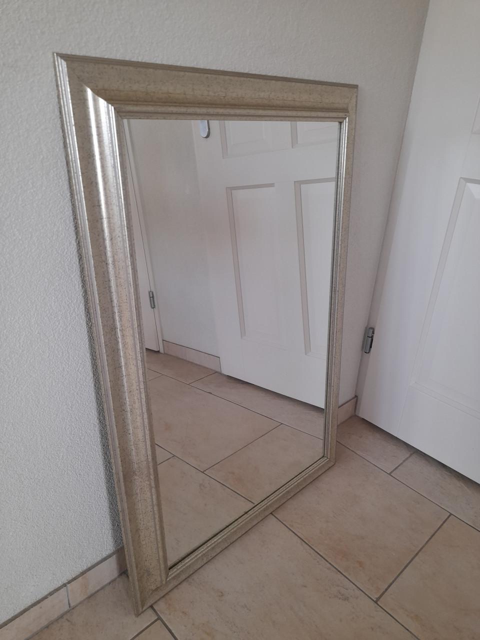 Mooie spiegel 62,5 x 92,5 ( in goede staat )