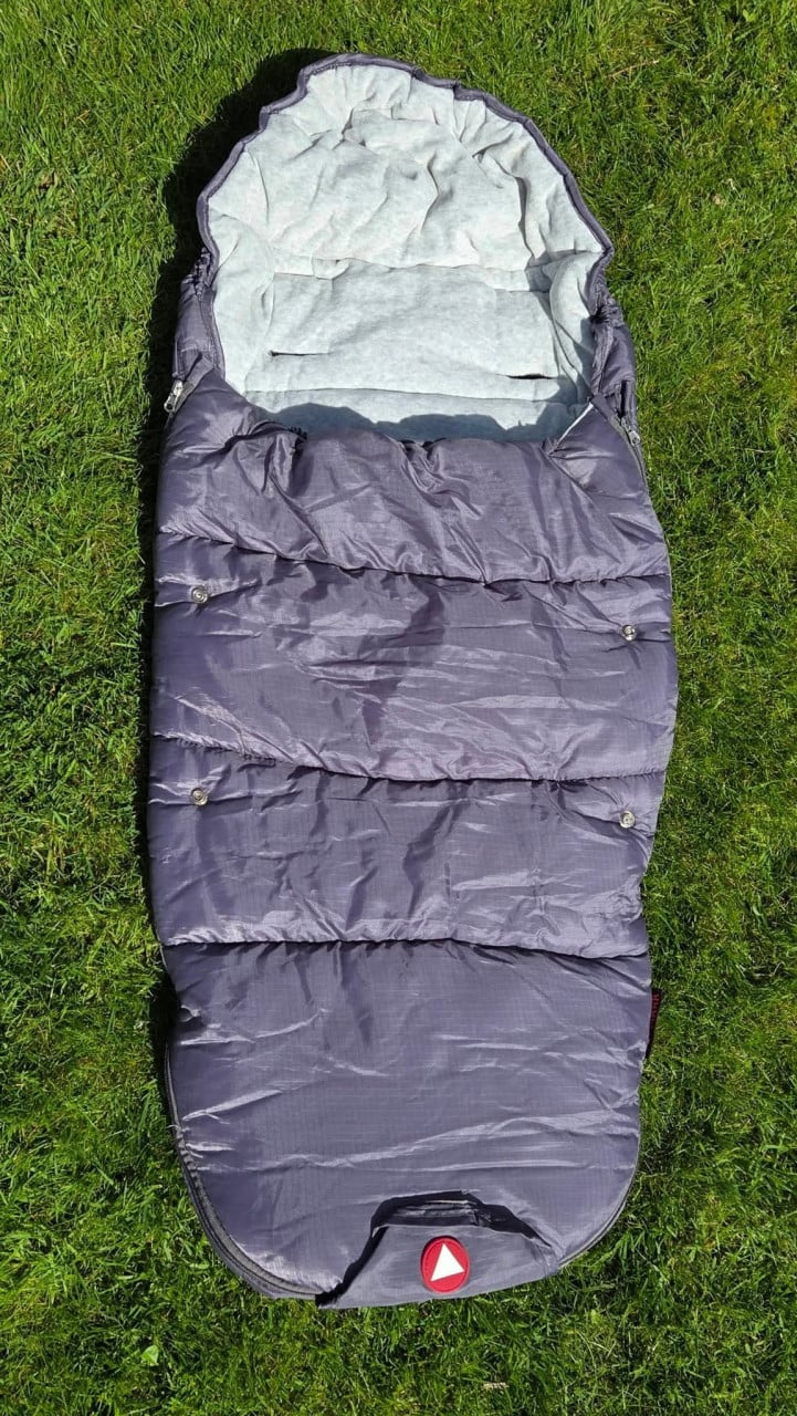 Topmark Voetenzak grijs in opbergzak.  Universele mummie-voetenzak