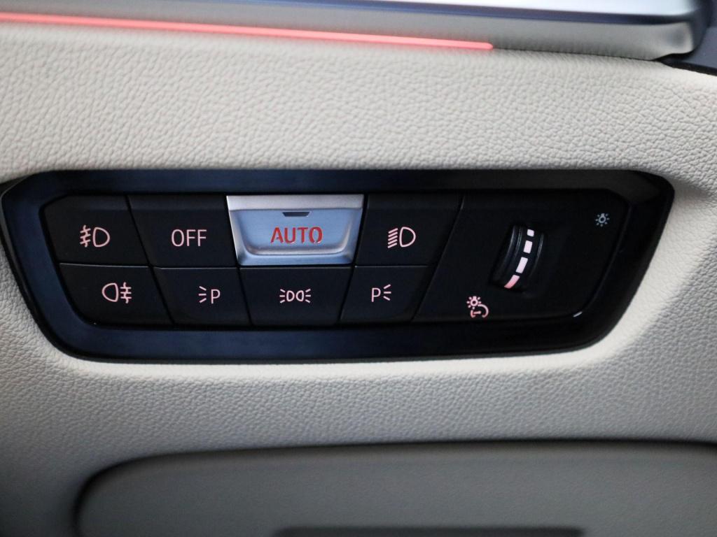 BMW 3-serie 318i business edition | virtual cockpit | navigatie | leder | c