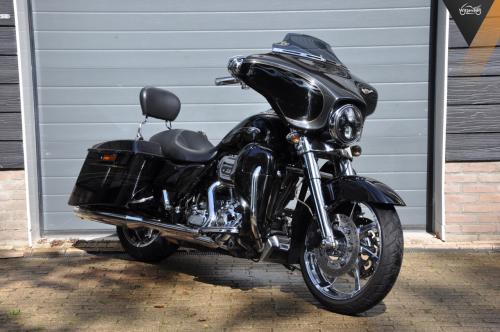Harley Davidson FLHXSE Street Glide CVO 110 pracht exemplaar!