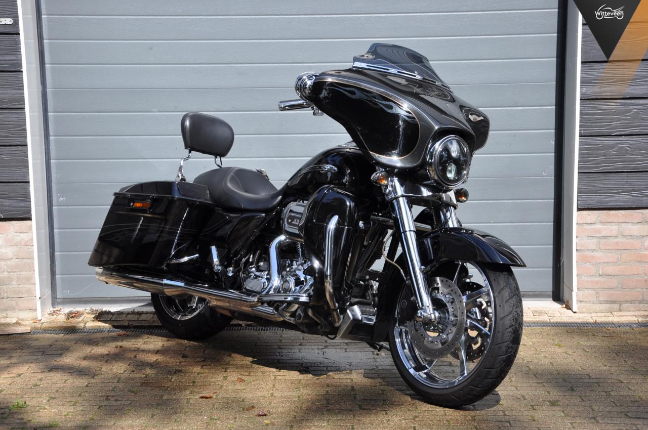 Harley Davidson FLHXSE Street Glide CVO 110 pracht exemplaar!