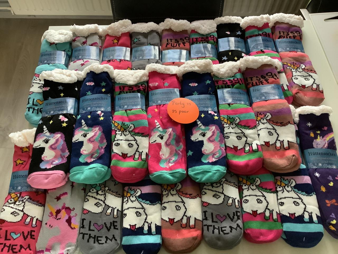 Partij super leuke fluffy huissokken. ( partij 25)