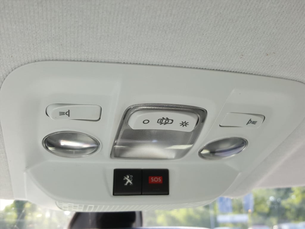 Peugeot 208 1.2 puretech 82pk signature navigatie | apple carplay & android