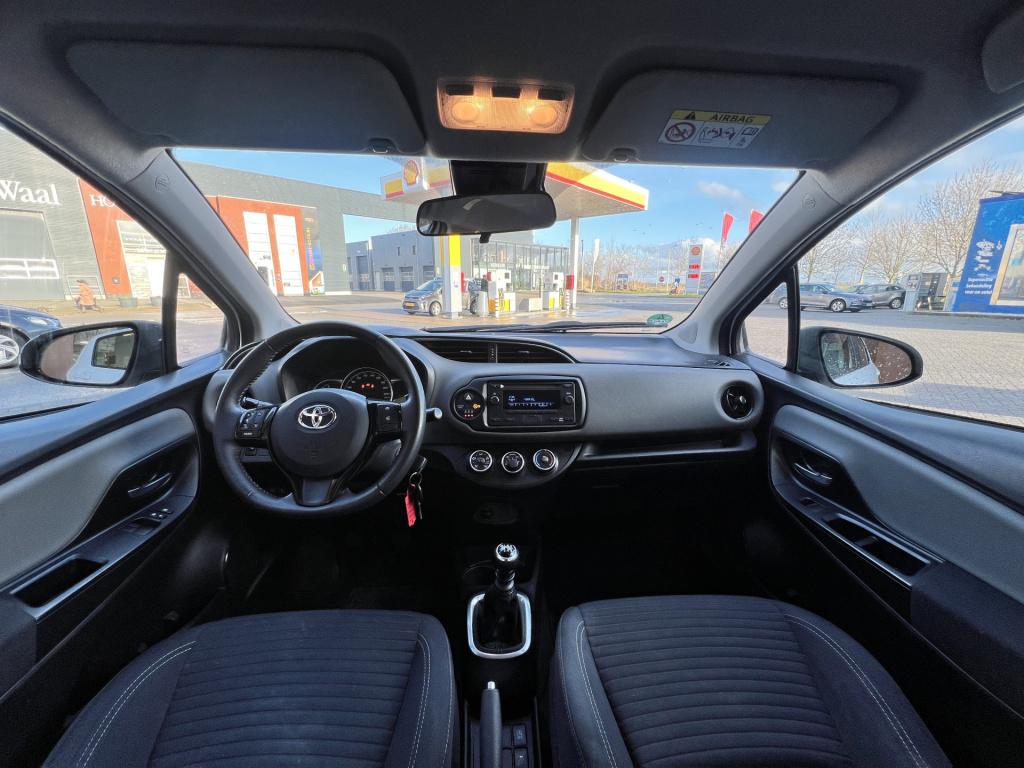 Toyota Yaris 1.5 vvt-i comfort | radio | trekhaak | lm-velgen | airco