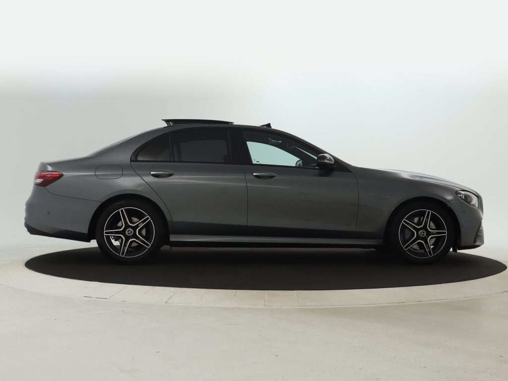 Mercedes-Benz E-Klasse 200 amg line | panoramadak | trekhaak | sfeerverlich