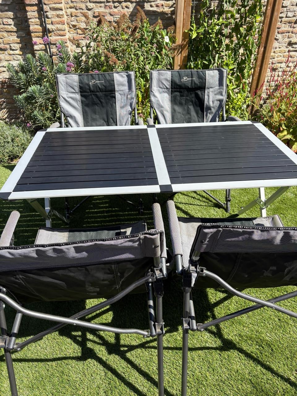Humane Nature campingtafel + Bardani campingstoelen