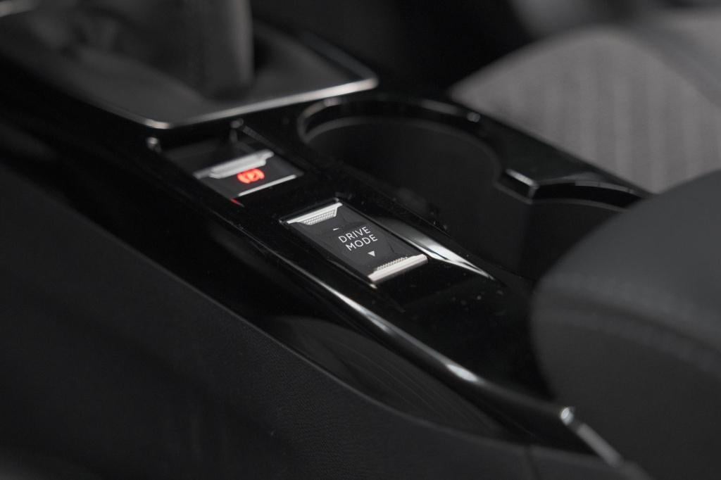 Peugeot 2008 puretech 100 allure | camera | navigatie | parkeersensoren | a