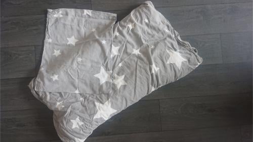 Peuter dekbed met overtrekset grijs/wit/sterren