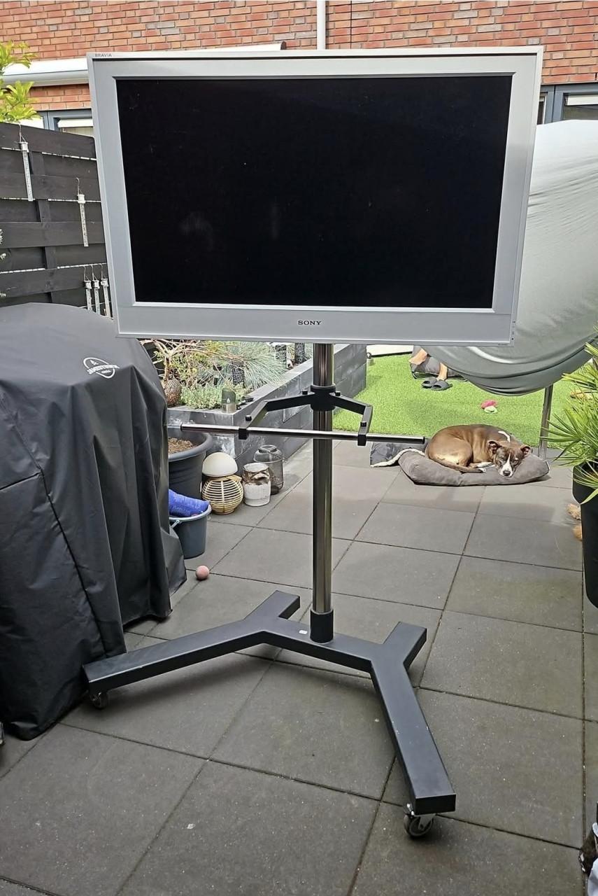 Sony tv op standaard