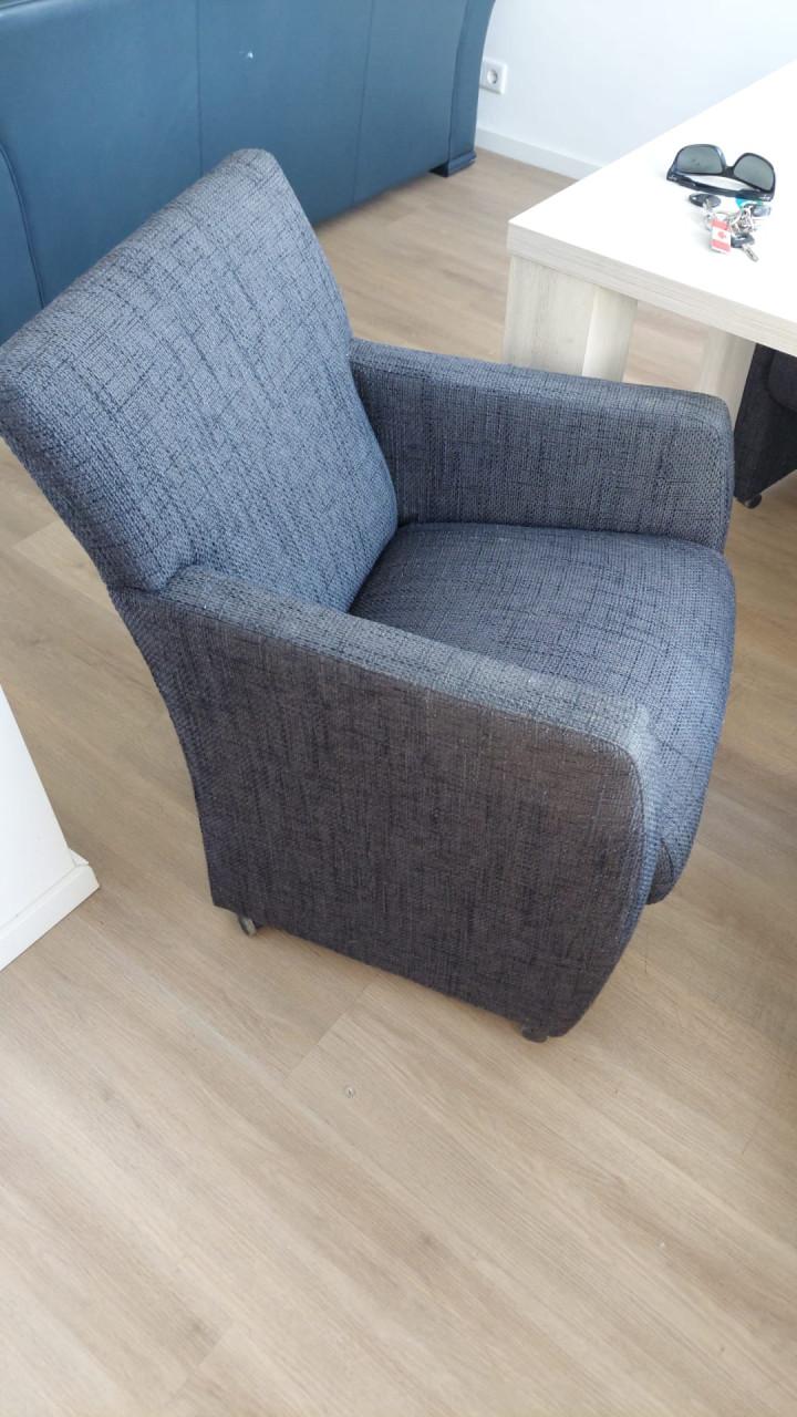 Eettafel beuken & 4 stoelen op wieltjes antraciet weg is pech!