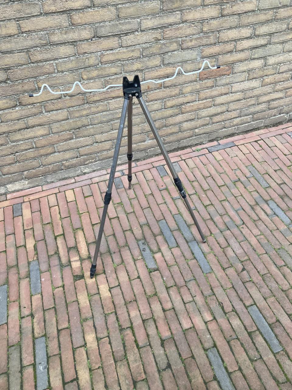 Hengelsteunen/Hengels/Viskoffers/Regenpak AGU/Fietskarretje / Vismolen etc.