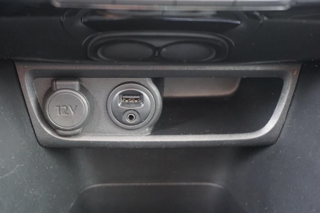 Peugeot 2008 1.2 puretech allure climate / navi / cruise / pano / parkeers.