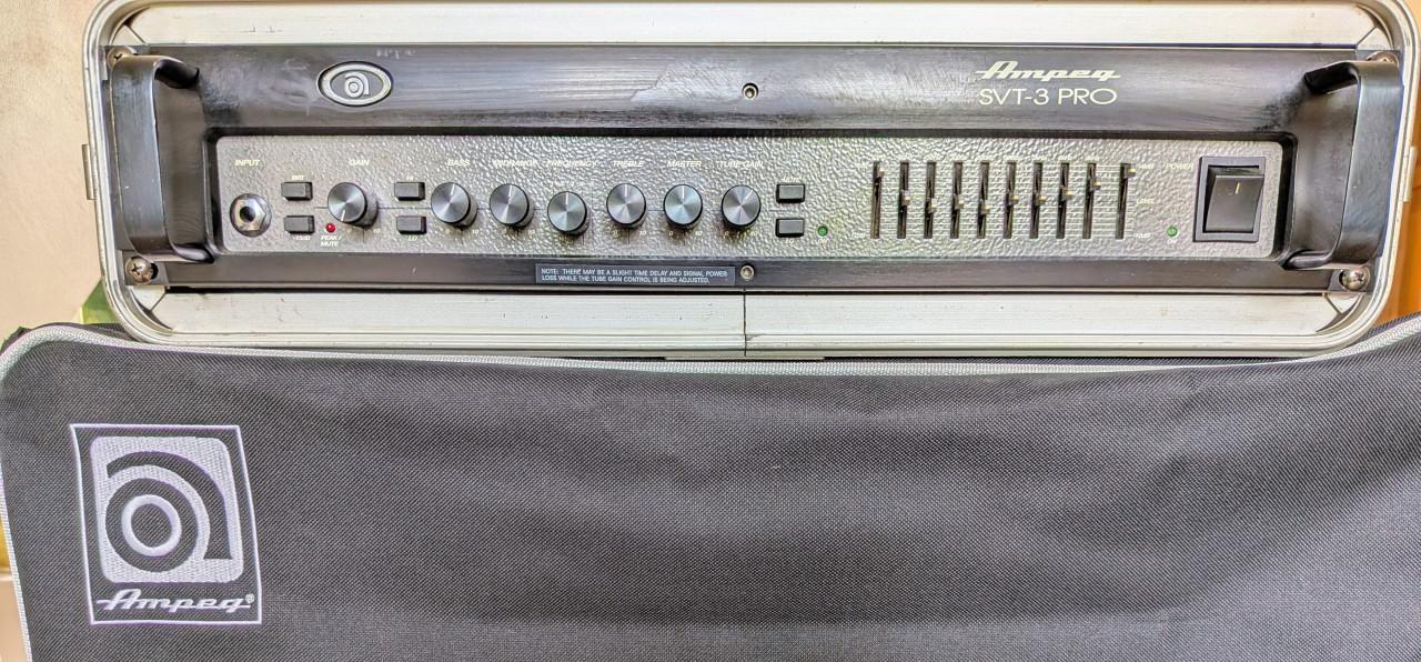 Professionele Ampeg basgitaar installatie