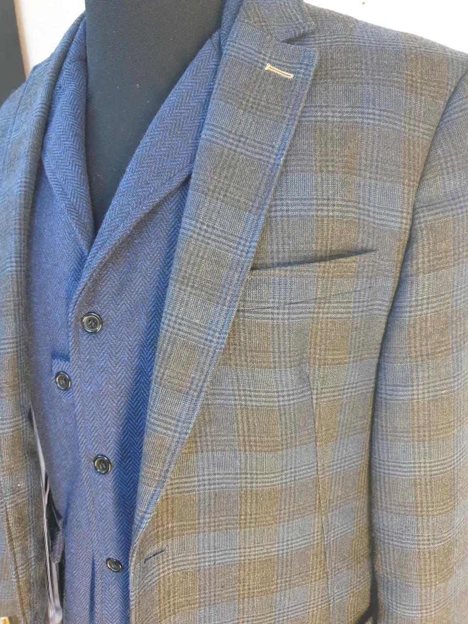 "Vlot" Colbert met vest.