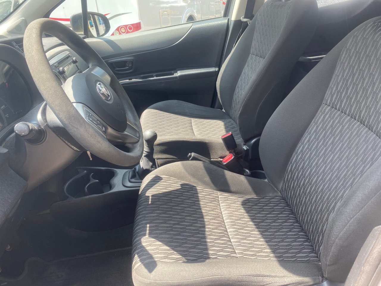 Toyota Yaris 1.0 VVT-i – Ruim en zuinig! Airco, jaar APK, beurt+3m gar