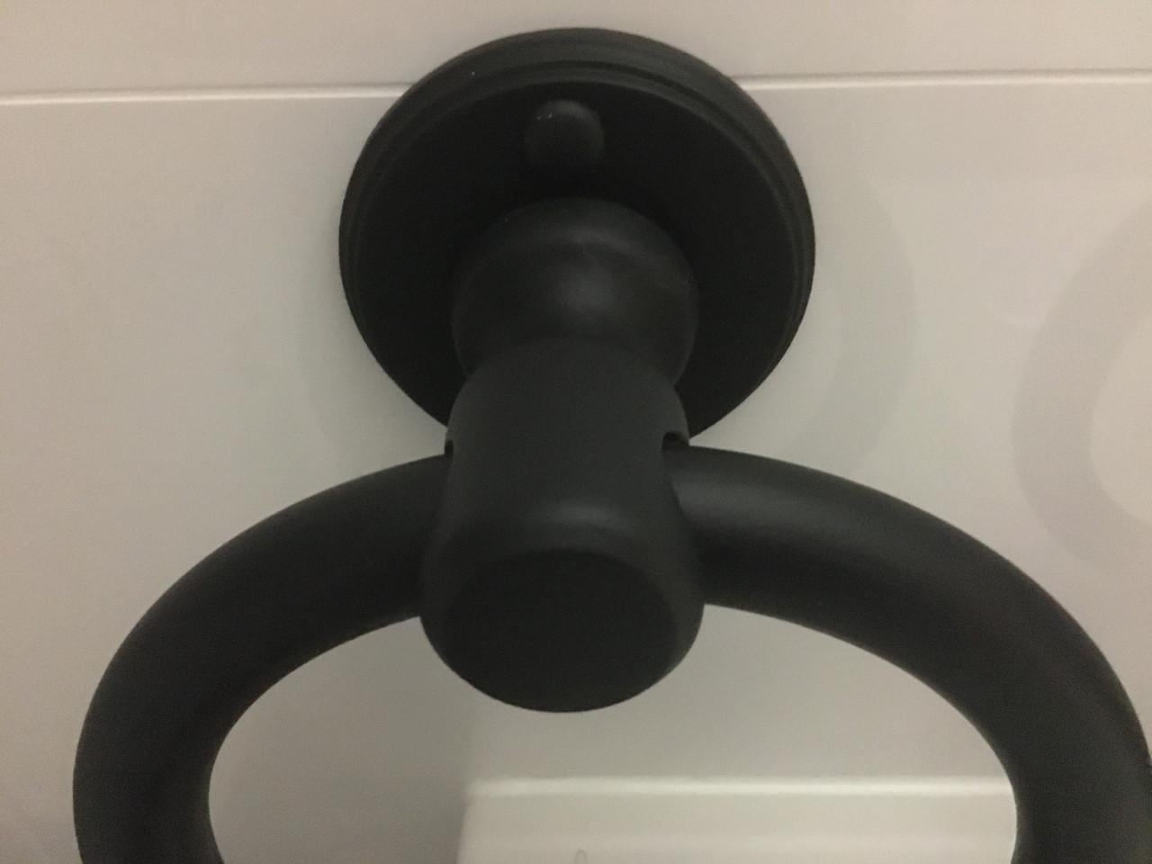 Twee mooie houten handdoekringen Diameter ring 20 cm. Antraciet/zwart