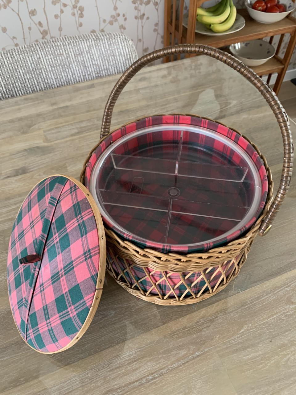 ✨Onwijs Leuke Vintage Naaimand in Zeer Goede Staat✨