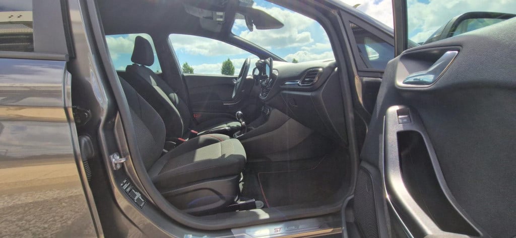 Ford Fiesta 1.0 ecoboost st-line | navi | carplay | cruise control | parkee