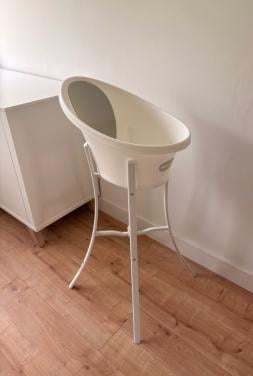 Zittend babybadje Shnuggle