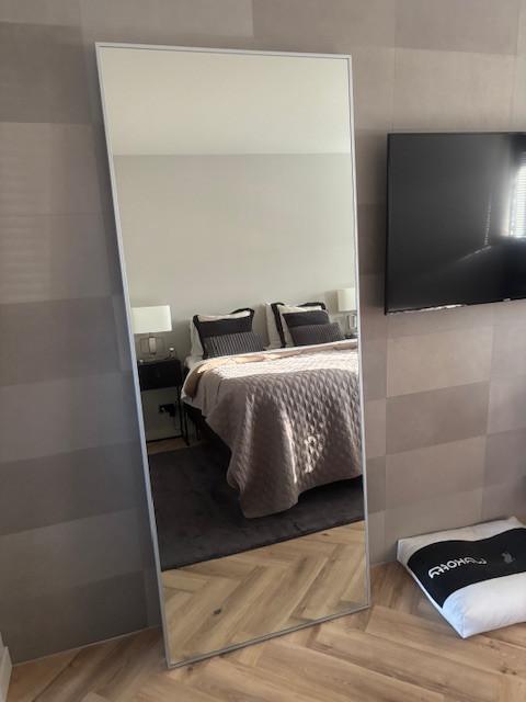 Grote spiegel met aluminium rand