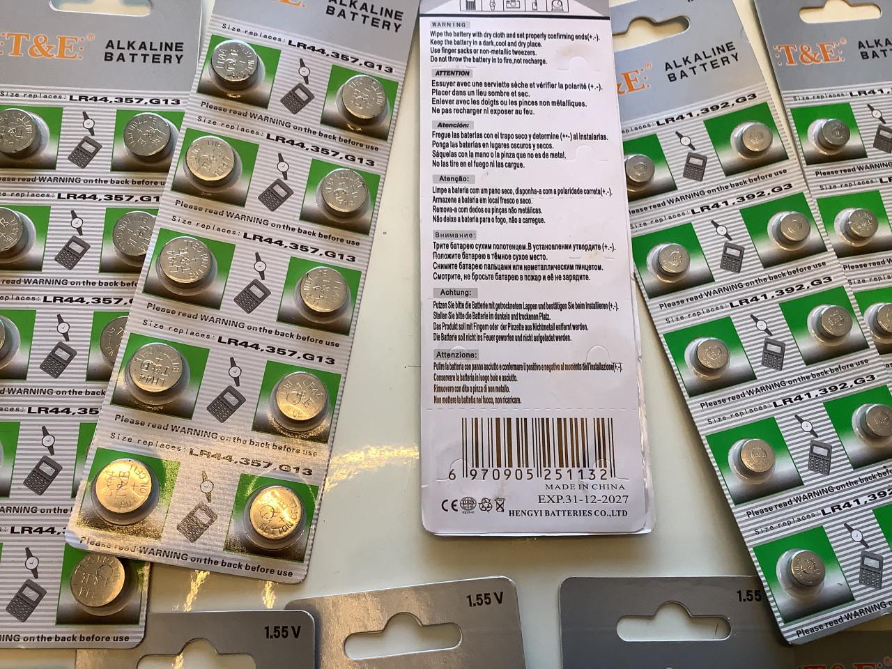 Partij diversen knoopcel batterijen.  ( partij 14)