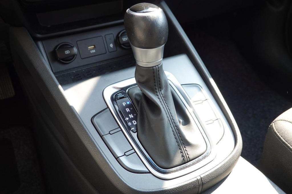 Hyundai Kona 1.6 gdi hev fashion sky