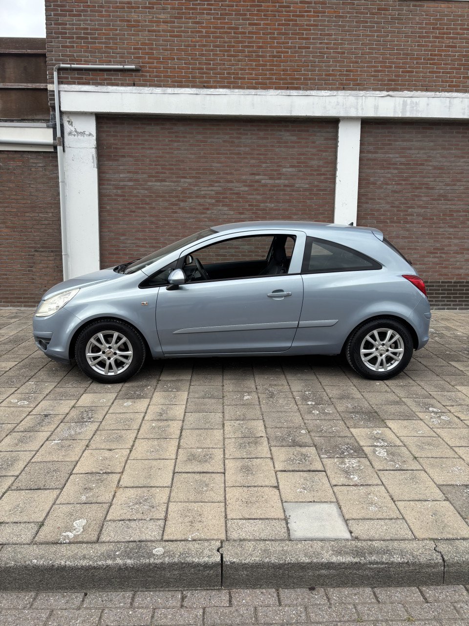 Opel corsa met een voljaar apk!