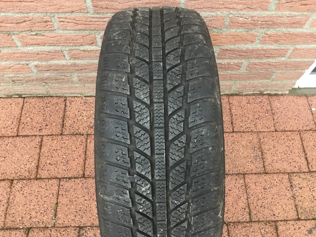 Te koop 4 winterbanden jinju 185/60R15