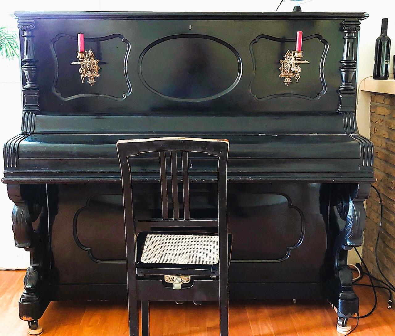 Antieke piano