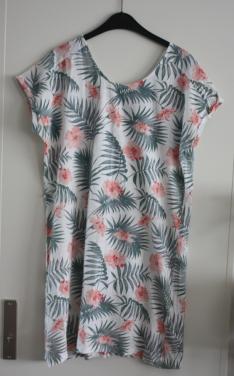 Jurk met tropische bladeren maat s