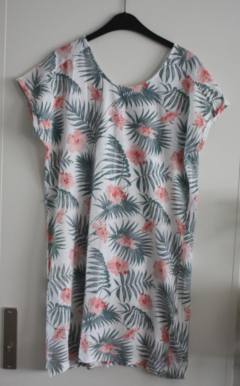 Jurk met tropische bladeren maat s